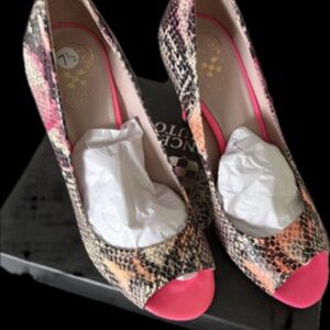 Vince Camuto Designer Leather 4"heal Open toe shoes hot pink size 7.5